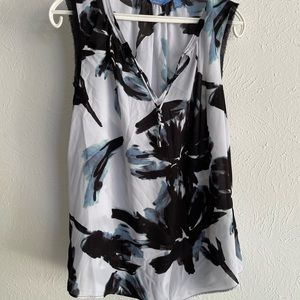 Vera Wang Sleeveless blouse